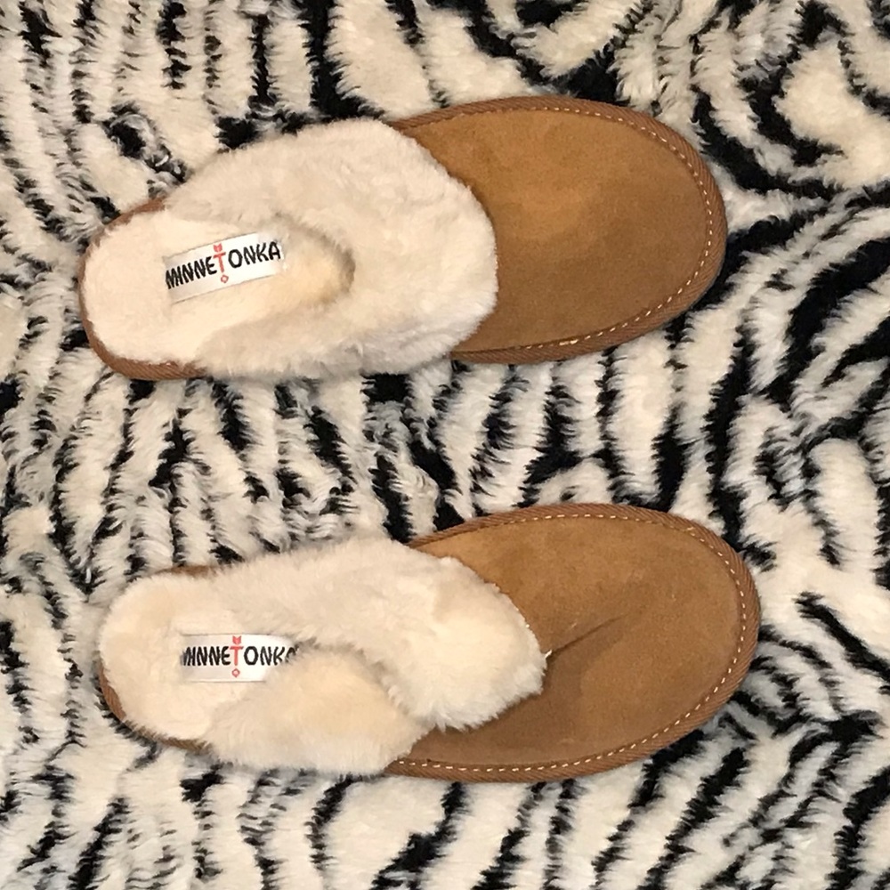 Minnetonka clogs
